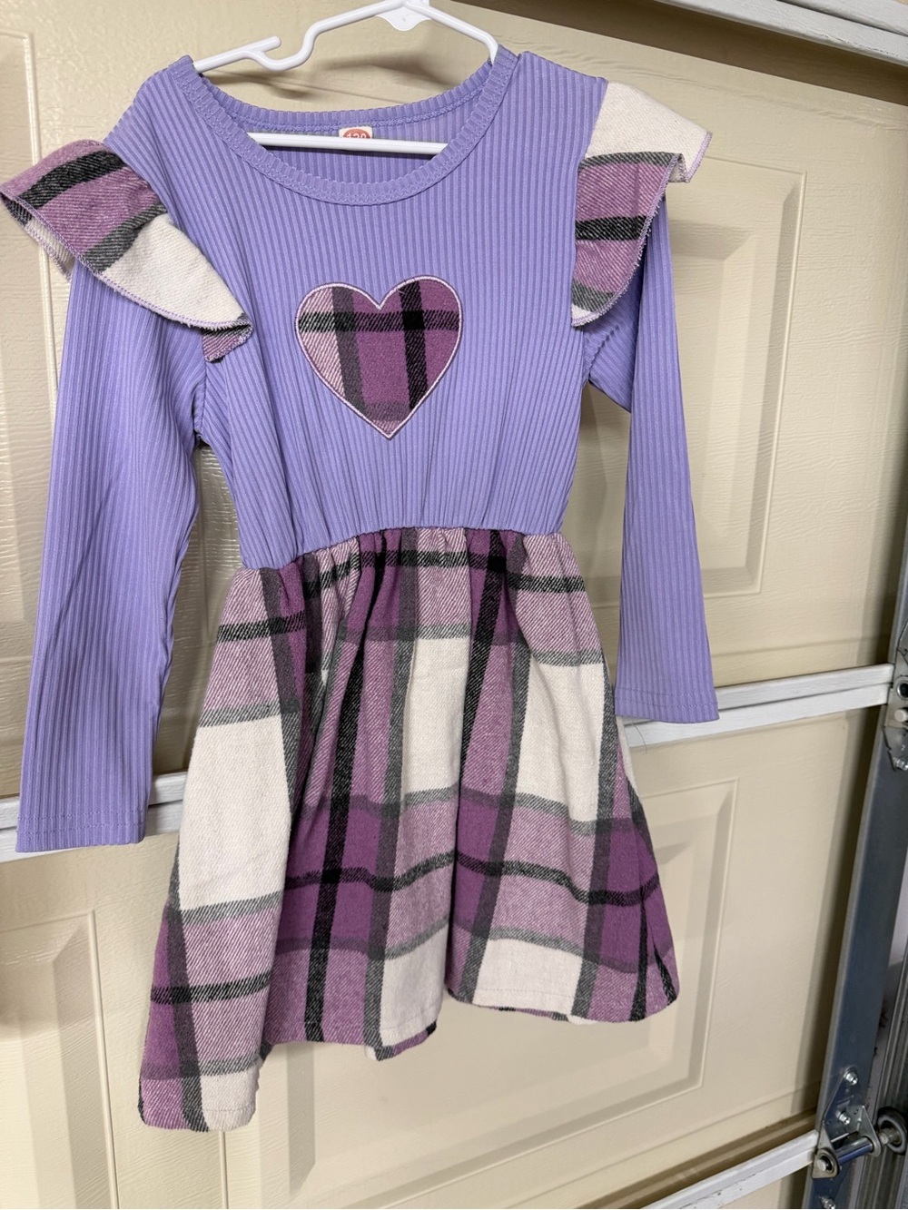 Girls Plaid Heart Dress Size 120 Like New